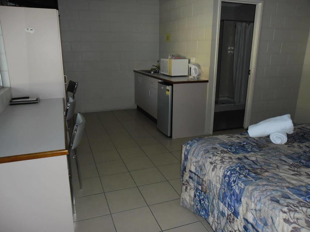 Banjo Paterson Motor Inn Townsville Exterior foto